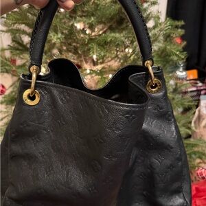 Louis Vuitton Black Leather Shoulder Bag